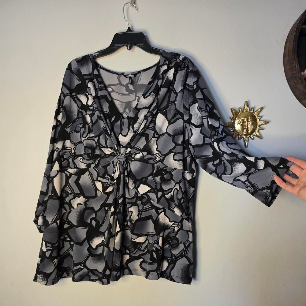 Daisy Fuentes Women's Abstract Blouse